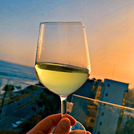 The White Pearl Suite - Beach Front City Centre With Sea View. Limassol Exteriör bild
