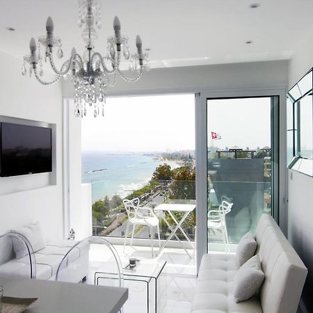 The White Pearl Suite - Beach Front City Centre With Sea View. Limassol Exteriör bild