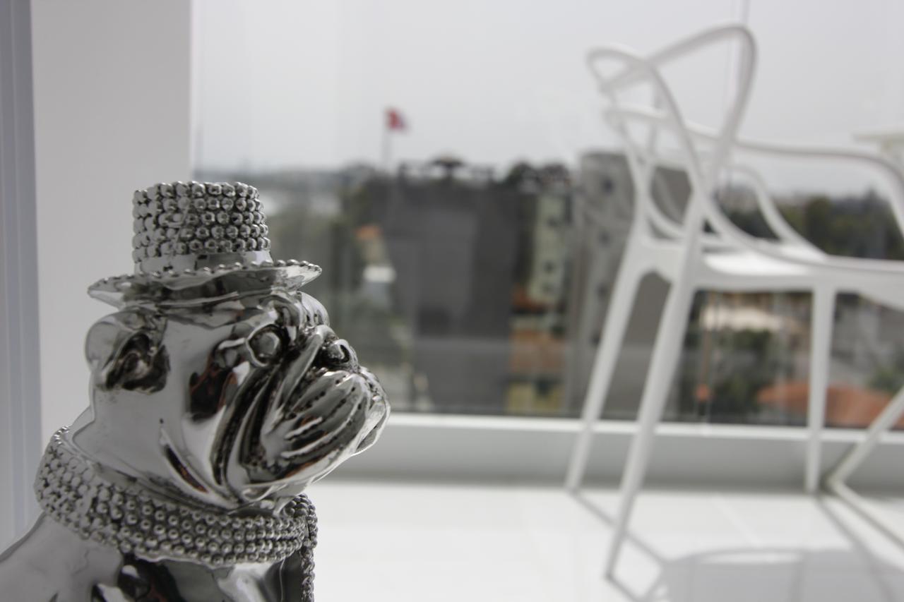 The White Pearl Suite - Beach Front City Centre With Sea View. Limassol Exteriör bild