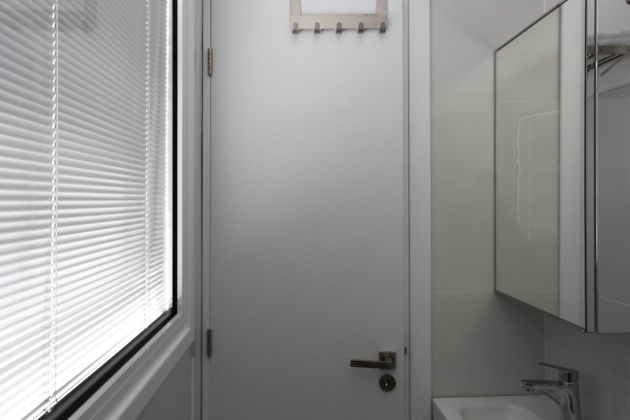 The White Pearl Suite - Beach Front City Centre With Sea View. Limassol Exteriör bild
