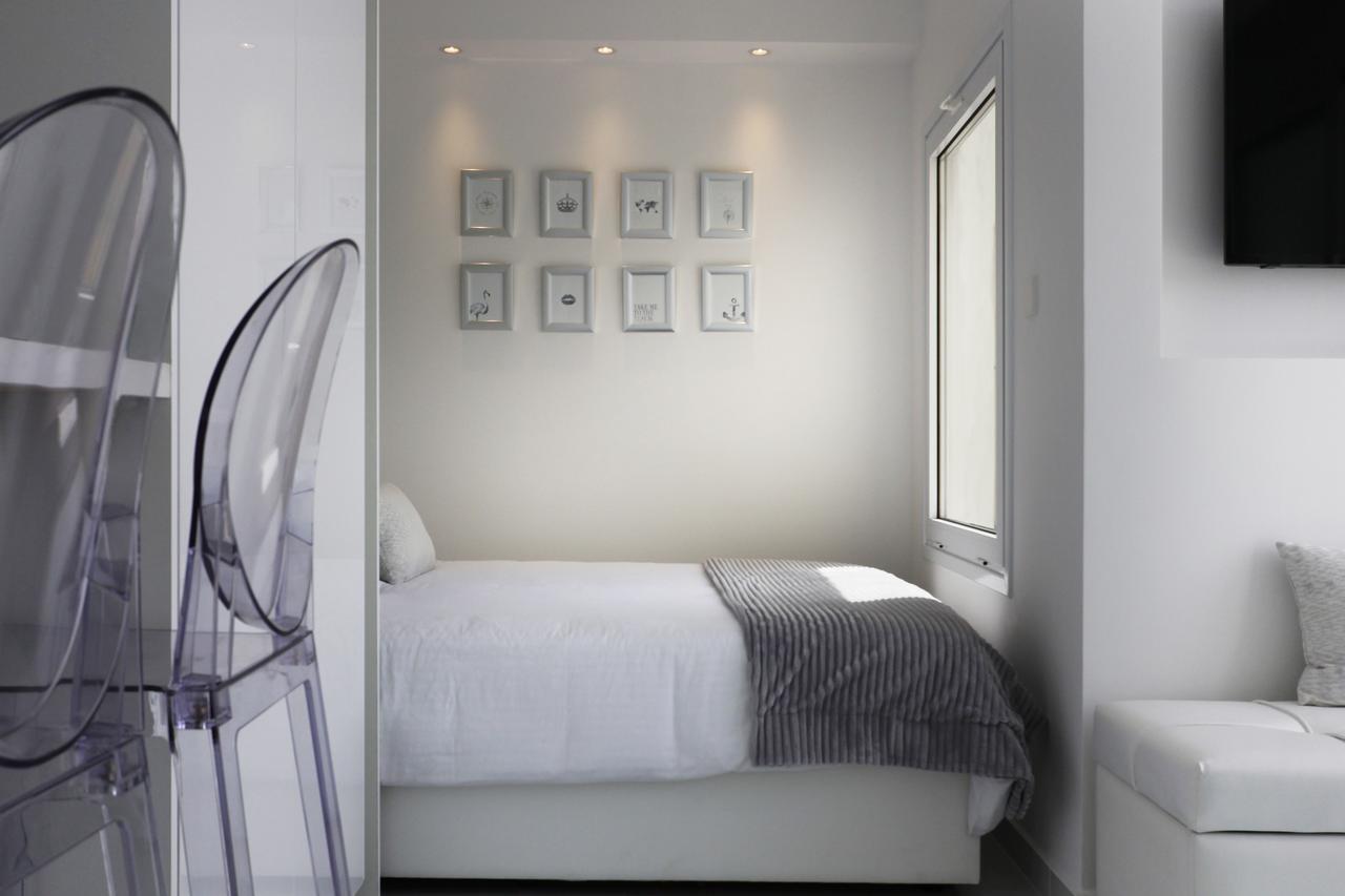 The White Pearl Suite - Beach Front City Centre With Sea View. Limassol Exteriör bild