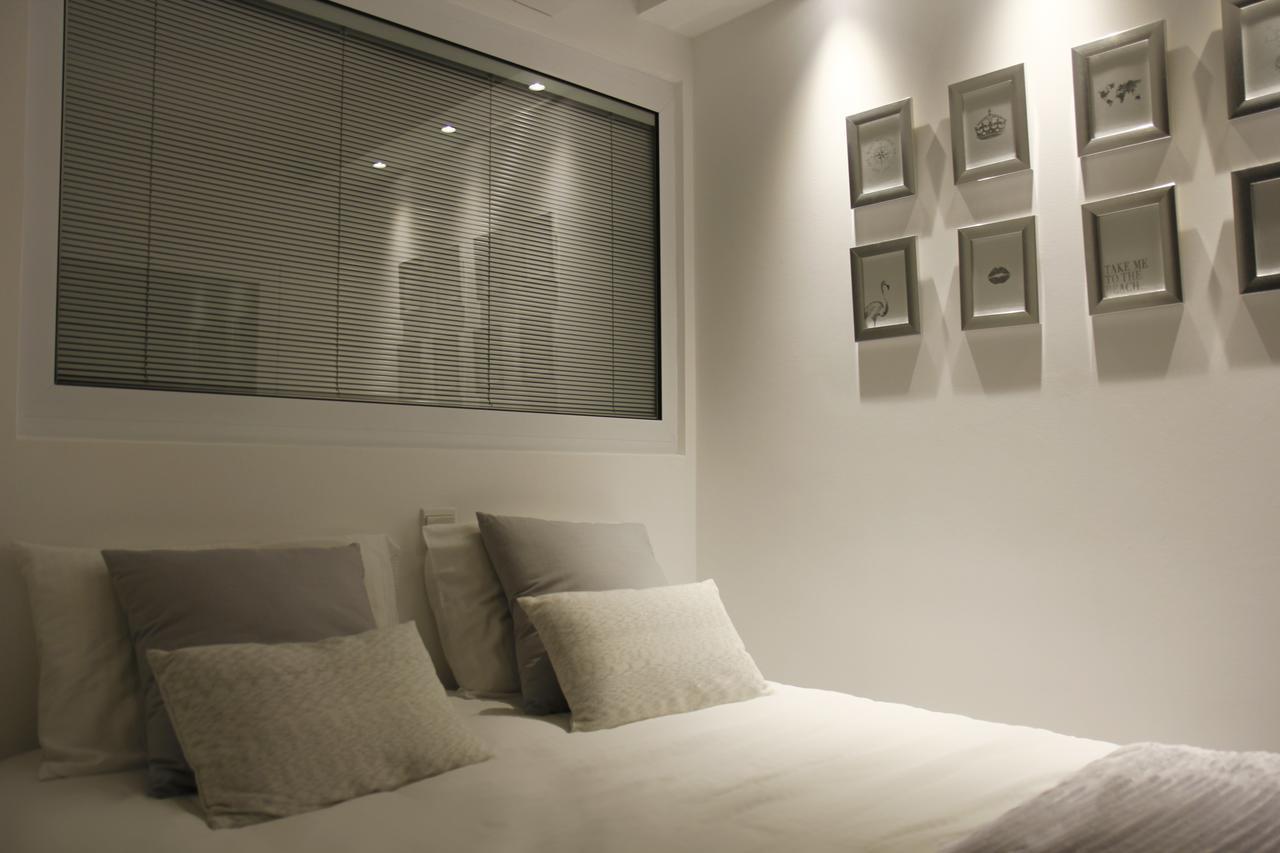 The White Pearl Suite - Beach Front City Centre With Sea View. Limassol Exteriör bild