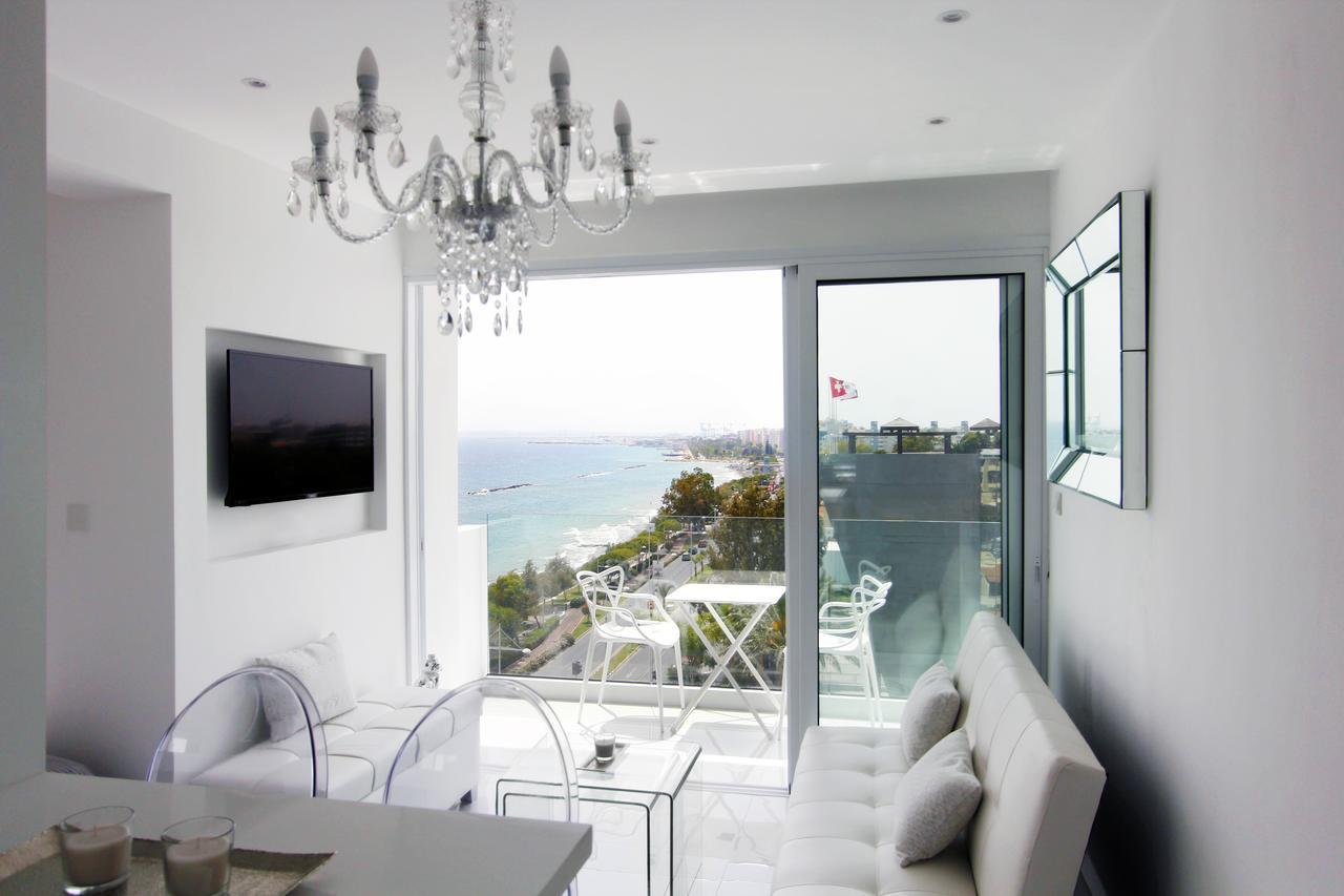 The White Pearl Suite - Beach Front City Centre With Sea View. Limassol Exteriör bild
