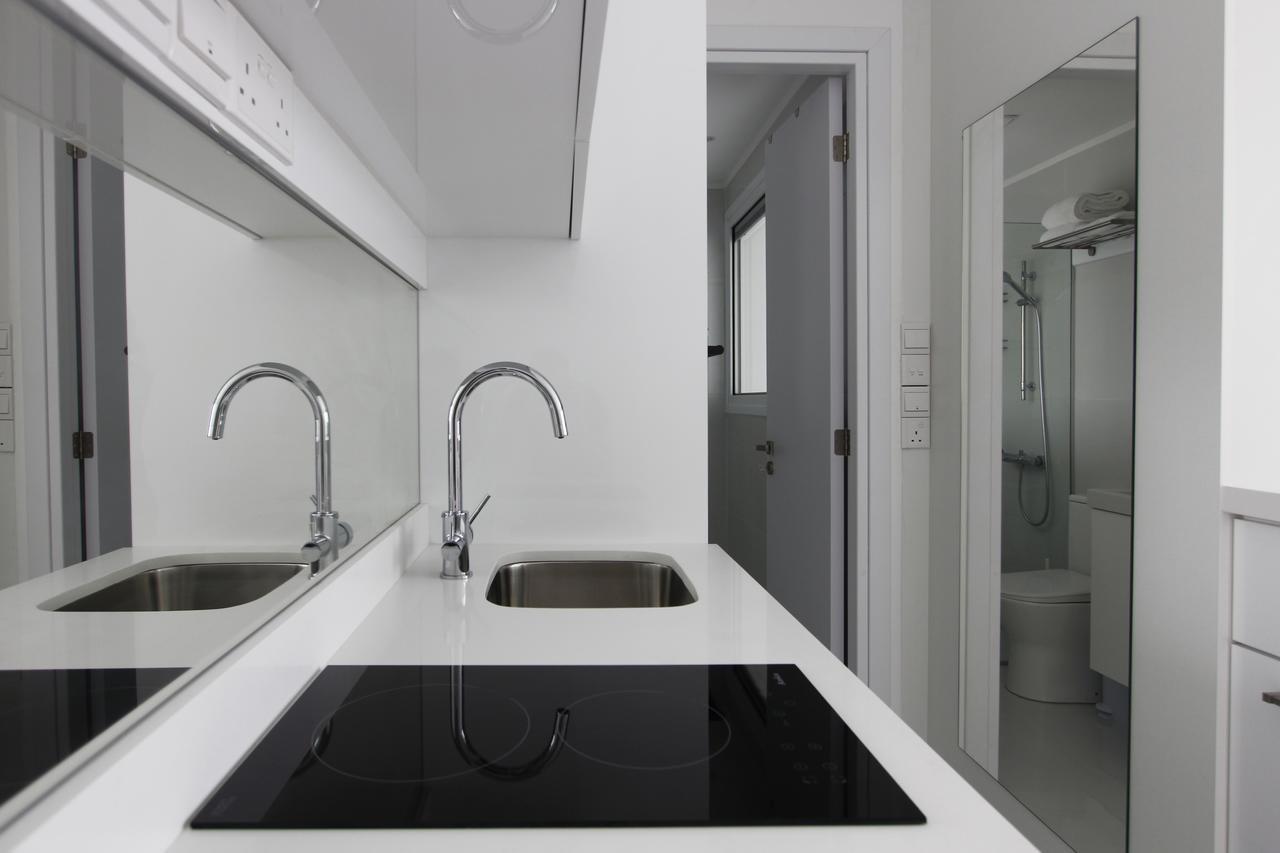 The White Pearl Suite - Beach Front City Centre With Sea View. Limassol Exteriör bild