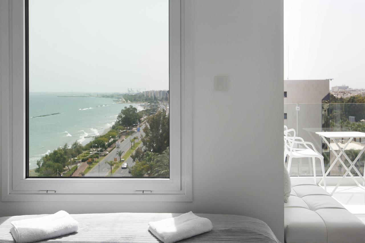 The White Pearl Suite - Beach Front City Centre With Sea View. Limassol Exteriör bild