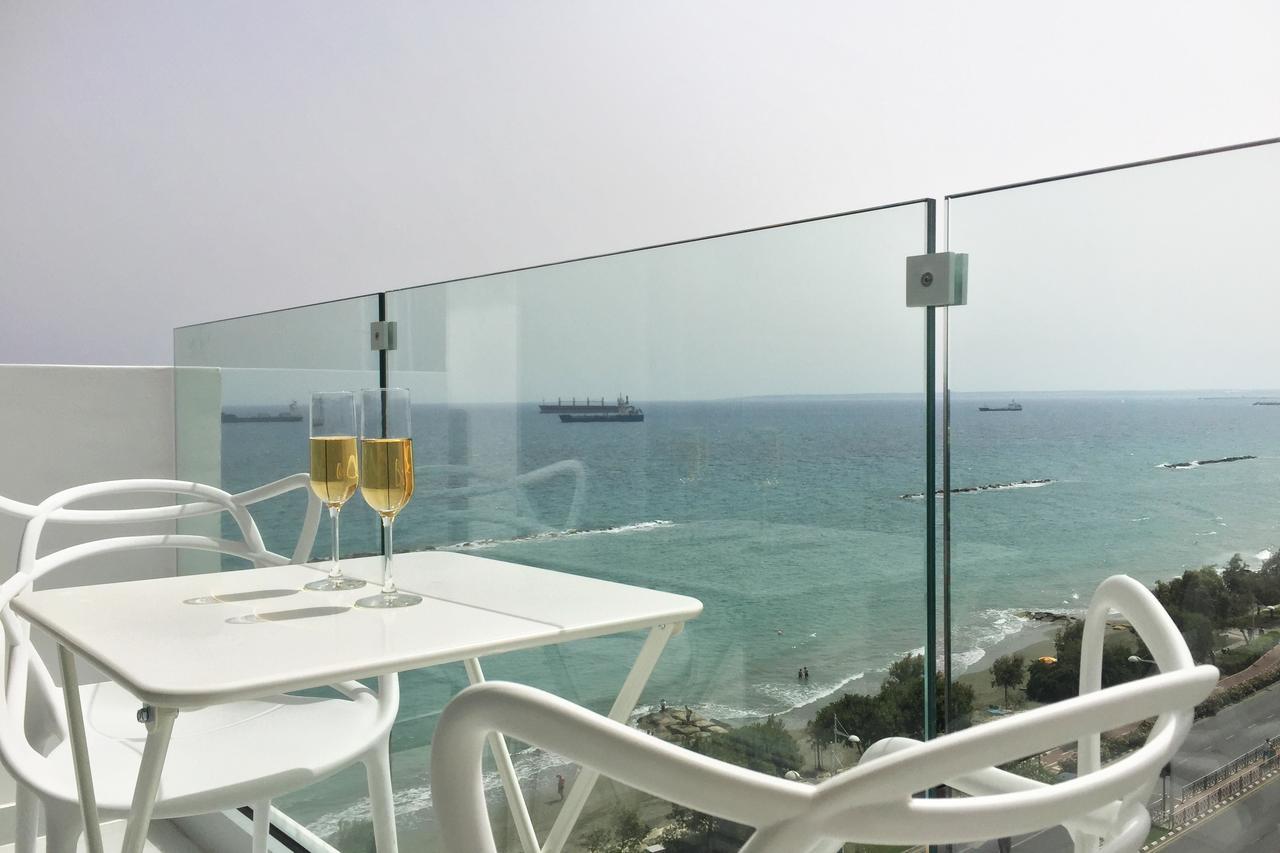 The White Pearl Suite - Beach Front City Centre With Sea View. Limassol Exteriör bild